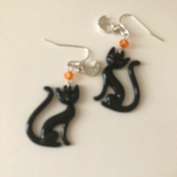 Cat Earrings in Black. - Picture 5 of 5